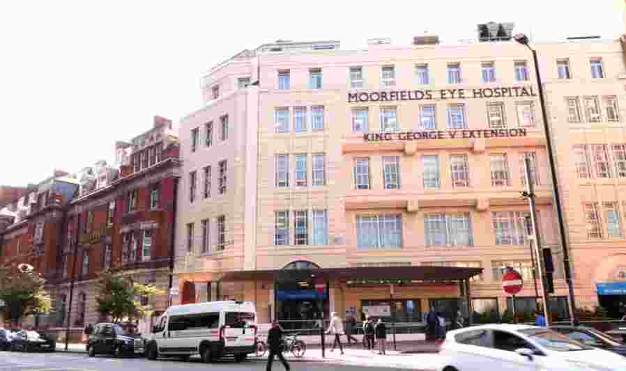 photo of Moorfields Eye Hospital building street view
